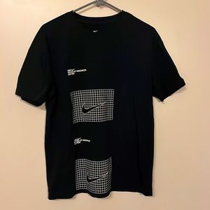 Nike women’s oversized tshirt “house of innovation”
